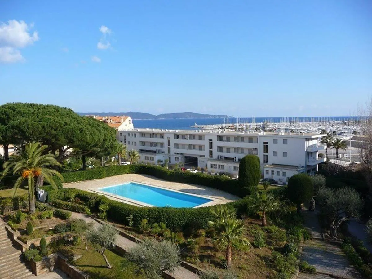 Grand T3 Avec Terrasse Et Piscine A Cavalaire-Sur-Mer - Fr-1-100-187 0*,
